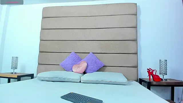 Snapshot of susan_elliot chatting on November 5, 2025, 8:09 pm susan elliot online show from November 5, 2025, 8:09 pm