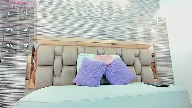 Snapshot of susan_elliot chatting on November 17, 2025, 11:16 am susan elliot online show from November 17, 2025, 11:16 am