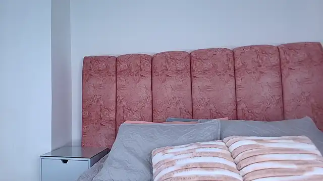 emmacurvy online show from November 12, 2025, 3:07 am