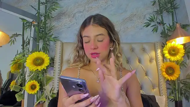 Snapshot of LittleeJaz chatting on November 14, 2025, 11:31 am LittleeJaz online show from November 14, 2025, 11:31 am