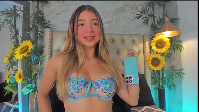 Snapshot of LittleeJaz chatting on November 22, 2025, 3:38 am LittleeJaz online show from November 22, 2025, 3:38 am