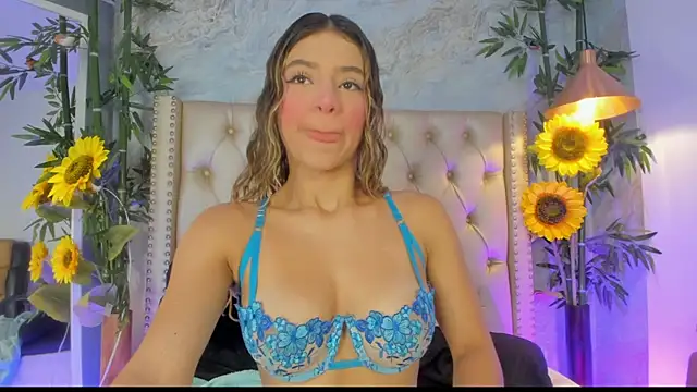 Snapshot of LittleeJaz chatting on December 13, 2025, 9:53 pm LittleeJaz online show from December 13, 2025, 9:53 pm