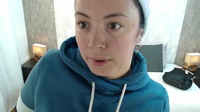 Snapshot of elamurray chatting on October 14, 2025, 11:11 am elamurray online show from October 14, 2025, 11:11 am
