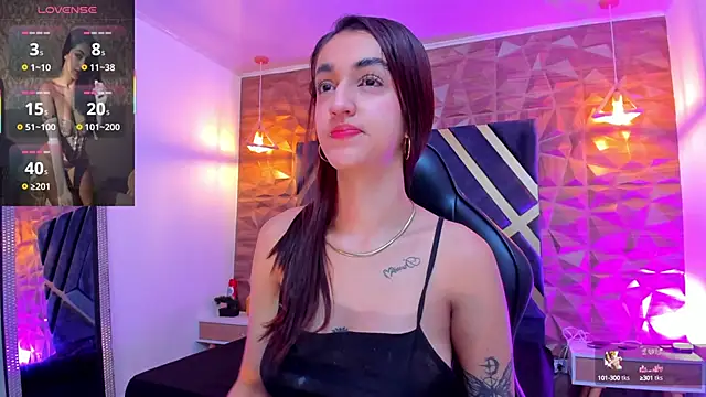 Snapshot of LexiVie_ chatting on October 4, 2025, 11:14 pm LexiVie online show from October 4, 2025, 11:14 pm