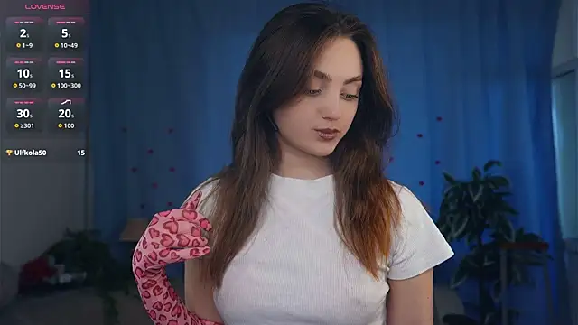 LoraDavi online show from September 12, 2025, 7:41 am