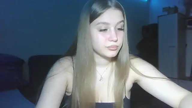 yourhoney Lola  online show from October 17, 2025, 1:35 pm