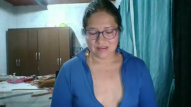 Snapshot of scarlett_widow_ chatting on October 5, 2025, 4:33 am scarlett widow online show from October 5, 2025, 4:33 am
