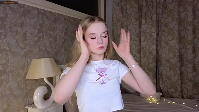 Snapshot of Emma_Frosty chatting on September 9, 2025, 6:29 pm Emma Frosty online show from September 9, 2025, 6:29 pm