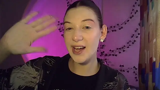 Lily Ember online show from October 17, 2025, 10:18 am