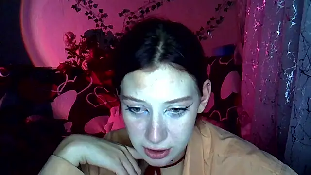 Lily Ember online show from November 8, 2025, 4:40 pm