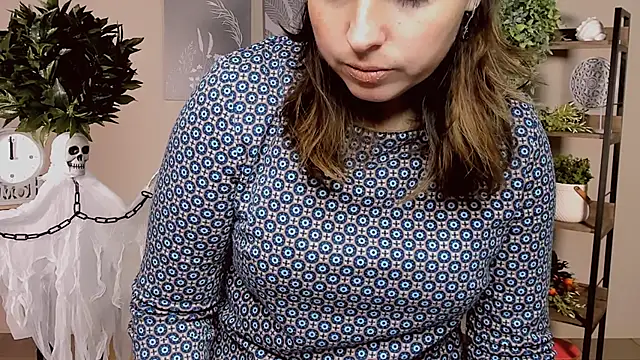 Snapshot of MartaEdams chatting on November 4, 2025, 6:12 am MartaEdams online show from November 4, 2025, 6:12 am