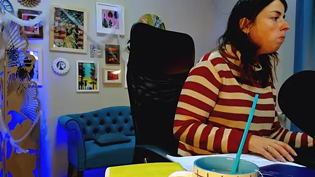 Snapshot of MartaEdams chatting on November 5, 2025, 7:08 am MartaEdams online show from November 5, 2025, 7:08 am