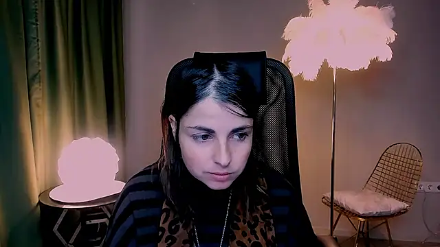 Snapshot of MartaEdams chatting on December 5, 2025, 8:12 am MartaEdams online show from December 5, 2025, 8:12 am