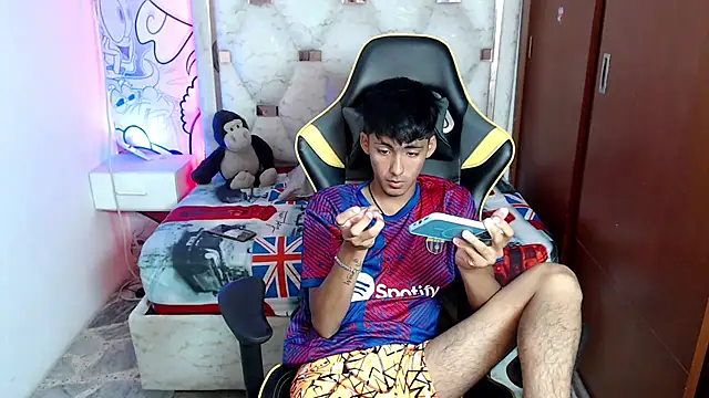 Snapshot of yiisu_ chatting on October 8, 2025, 12:14 pm yiisu  online show from October 8, 2025, 12:14 pm