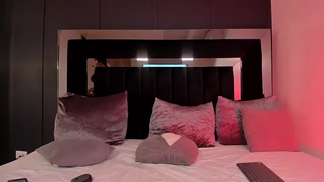 sofiaa brown online show from September 10, 2025, 6:02 am