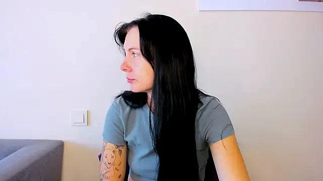 Elle Pearl  online show from October 15, 2025, 6:13 am