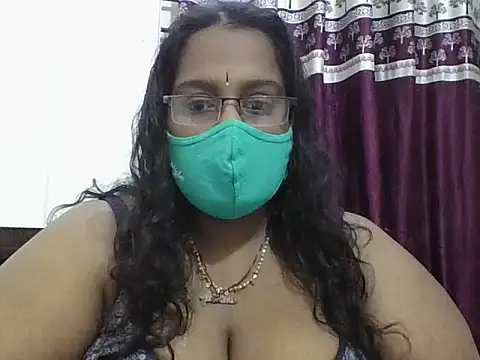 Snapshot of Reena-gowda chatting on September 9, 2025, 6:18 pm Reena-gowda online show from September 9, 2025, 6:18 pm