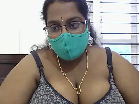 Snapshot of Reena-gowda chatting on September 25, 2025, 2:37 am Reena-gowda online show from September 25, 2025, 2:37 am