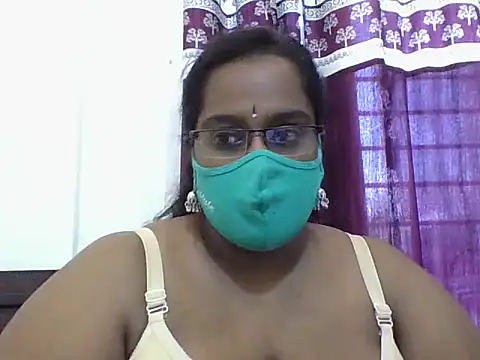 Snapshot of Reena-gowda chatting on October 13, 2025, 6:46 am Reena-gowda online show from October 13, 2025, 6:46 am