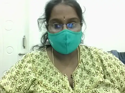 Snapshot of Reena-gowda chatting on October 24, 2025, 7:54 pm Reena-gowda online show from October 24, 2025, 7:54 pm