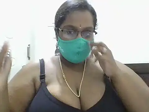 Snapshot of Reena-gowda chatting on October 25, 2025, 1:40 pm Reena-gowda online show from October 25, 2025, 1:40 pm