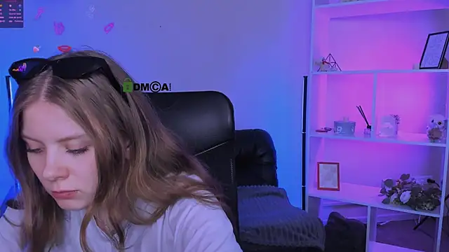 Snapshot of foxy_tease_ chatting on November 6, 2025, 12:28 pm foxy tease online show from November 6, 2025, 12:28 pm