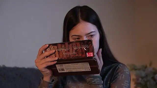 Snapshot of ywixos chatting on October 6, 2025, 2:14 pm ywixos online show from October 6, 2025, 2:14 pm