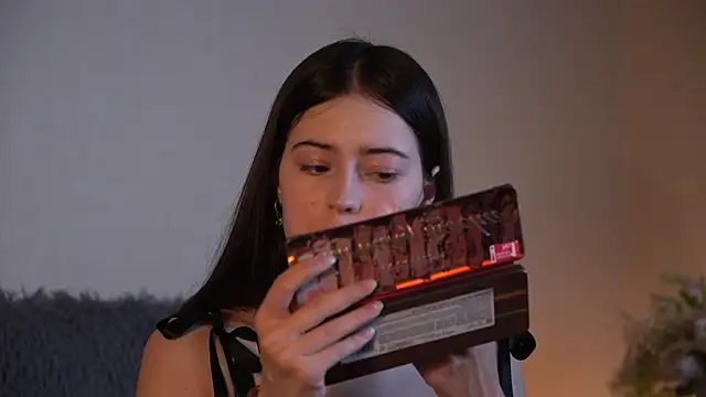 Snapshot of ywixos chatting on October 25, 2025, 11:29 am ywixos online show from October 25, 2025, 11:29 am