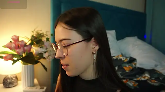 Snapshot of ywixos chatting on November 2, 2025, 2:52 pm ywixos online show from November 2, 2025, 2:52 pm