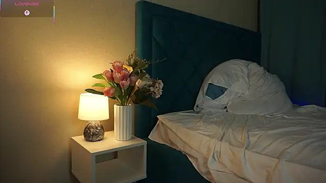 Snapshot of ywixos chatting on November 13, 2025, 3:11 pm ywixos online show from November 13, 2025, 3:11 pm