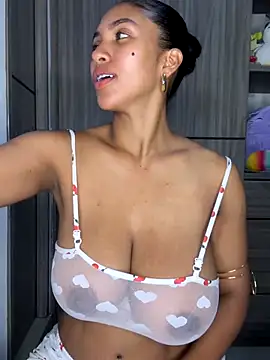 Snapshot of Mia_sweet80 chatting on September 23, 2025, 2:36 am Mia sweet80 online show from September 23, 2025, 2:36 am