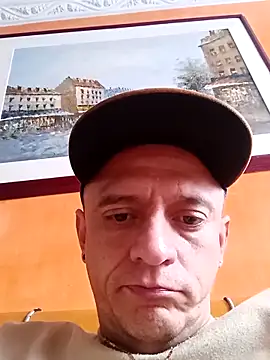 leon8013A online show from November 11, 2025, 12:49 pm