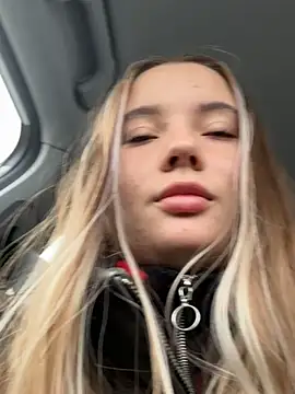 Snapshot of StephanieMur chatting on October 7, 2025, 4:20 am StephanieMur online show from October 7, 2025, 4:20 am