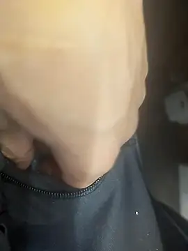 pasivosumi18554 online show from December 4, 2025, 7:44 pm