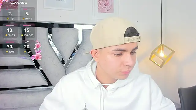 lianfox  online show from November 1, 2025, 1:02 pm