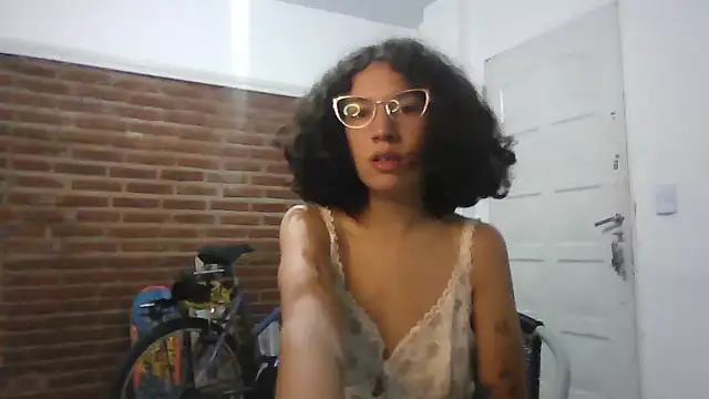 loliporomero online show from November 27, 2025, 1:07 am