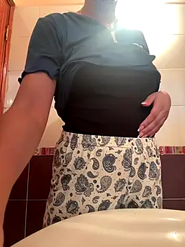 Snapshot of dalo3a_ay chatting on October 1, 2025, 8:04 pm dalo3a ay online show from October 1, 2025, 8:04 pm