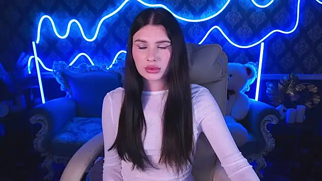 Snapshot of Neyla_Charm chatting on October 5, 2025, 7:23 pm Neyla Charm online show from October 5, 2025, 7:23 pm