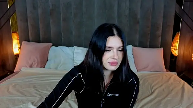 Snapshot of Neyla_Charm chatting on October 10, 2025, 5:39 am Neyla Charm online show from October 10, 2025, 5:39 am