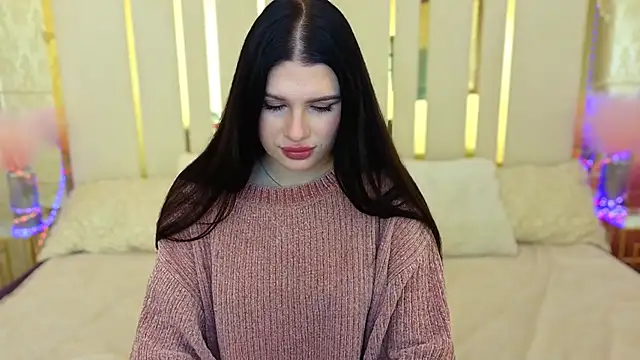 Snapshot of Neyla_Charm chatting on October 18, 2025, 8:59 am Neyla Charm online show from October 18, 2025, 8:59 am