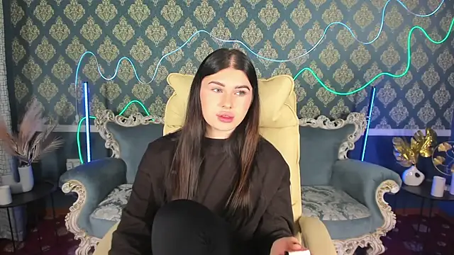 Snapshot of Neyla_Charm chatting on November 6, 2025, 8:10 pm Neyla Charm online show from November 6, 2025, 8:10 pm