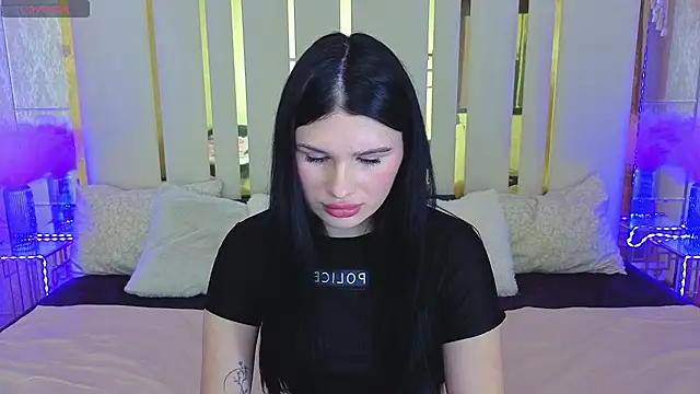 Snapshot of Neyla_Charm chatting on November 9, 2025, 2:26 pm Neyla Charm online show from November 9, 2025, 2:26 pm