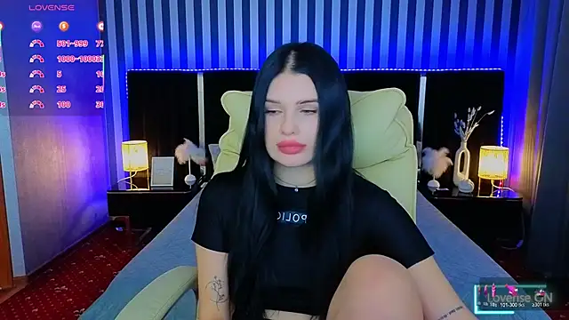 Snapshot of Neyla_Charm chatting on November 18, 2025, 2:43 pm Neyla Charm online show from November 18, 2025, 2:43 pm