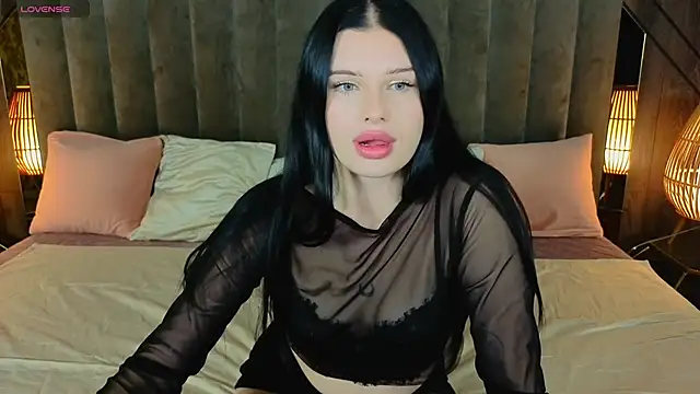 Snapshot of Neyla_Charm chatting on November 19, 2025, 8:31 pm Neyla Charm online show from November 19, 2025, 8:31 pm