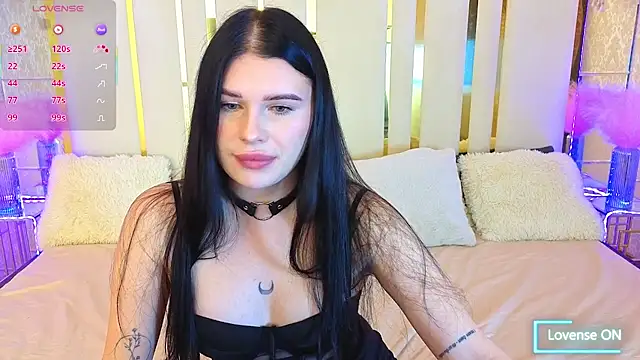 Snapshot of Neyla_Charm chatting on December 5, 2025, 7:17 am Neyla Charm online show from December 5, 2025, 7:17 am