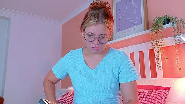 Snapshot of BelaMiller_ chatting on September 29, 2025, 11:37 am BelaMiller online show from September 29, 2025, 11:37 am