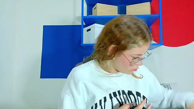 Snapshot of BelaMiller_ chatting on October 13, 2025, 11:54 am BelaMiller online show from October 13, 2025, 11:54 am