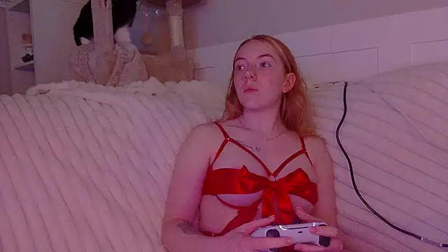 Little-Red21 online show from December 21, 2025, 9:11 pm