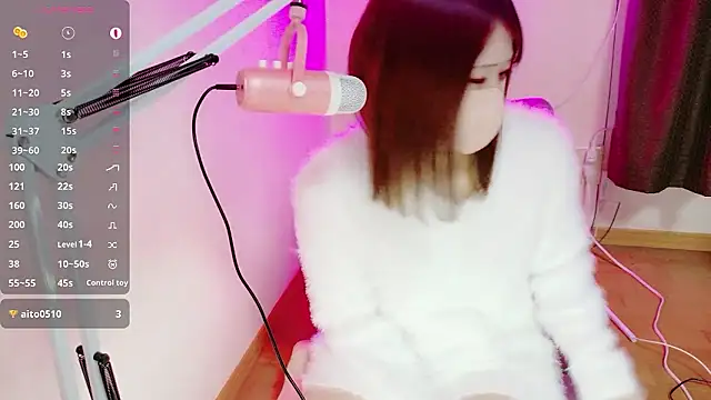 Snapshot of ema_ch2525 chatting on December 4, 2025, 2:48 pm ema ch2525 online show from December 4, 2025, 2:48 pm