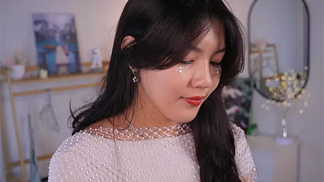 MoiraEger online show from October 26, 2025, 5:08 pm